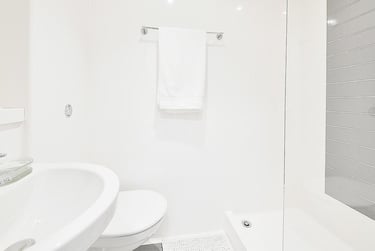 1 bed studio, Raleigh Street, City Centre, Plymouth, PL11ET - Image 1